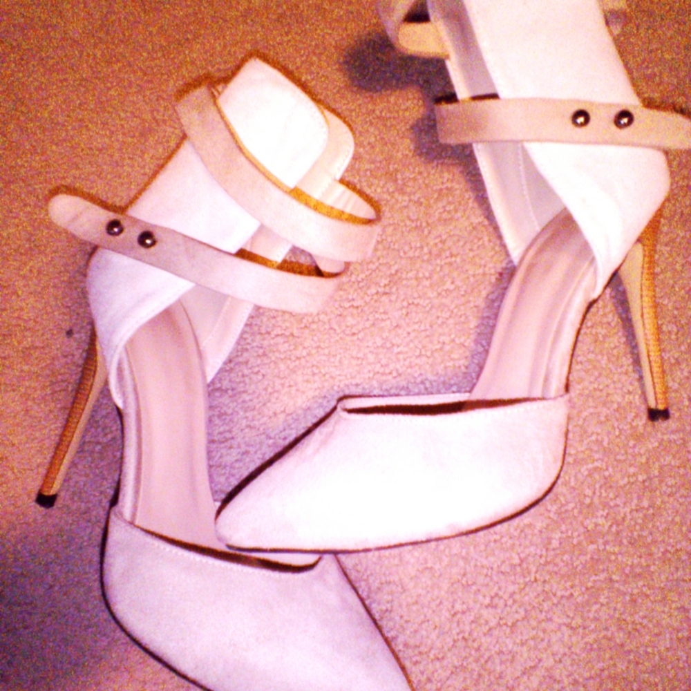 Heels - Picture 3 of 4